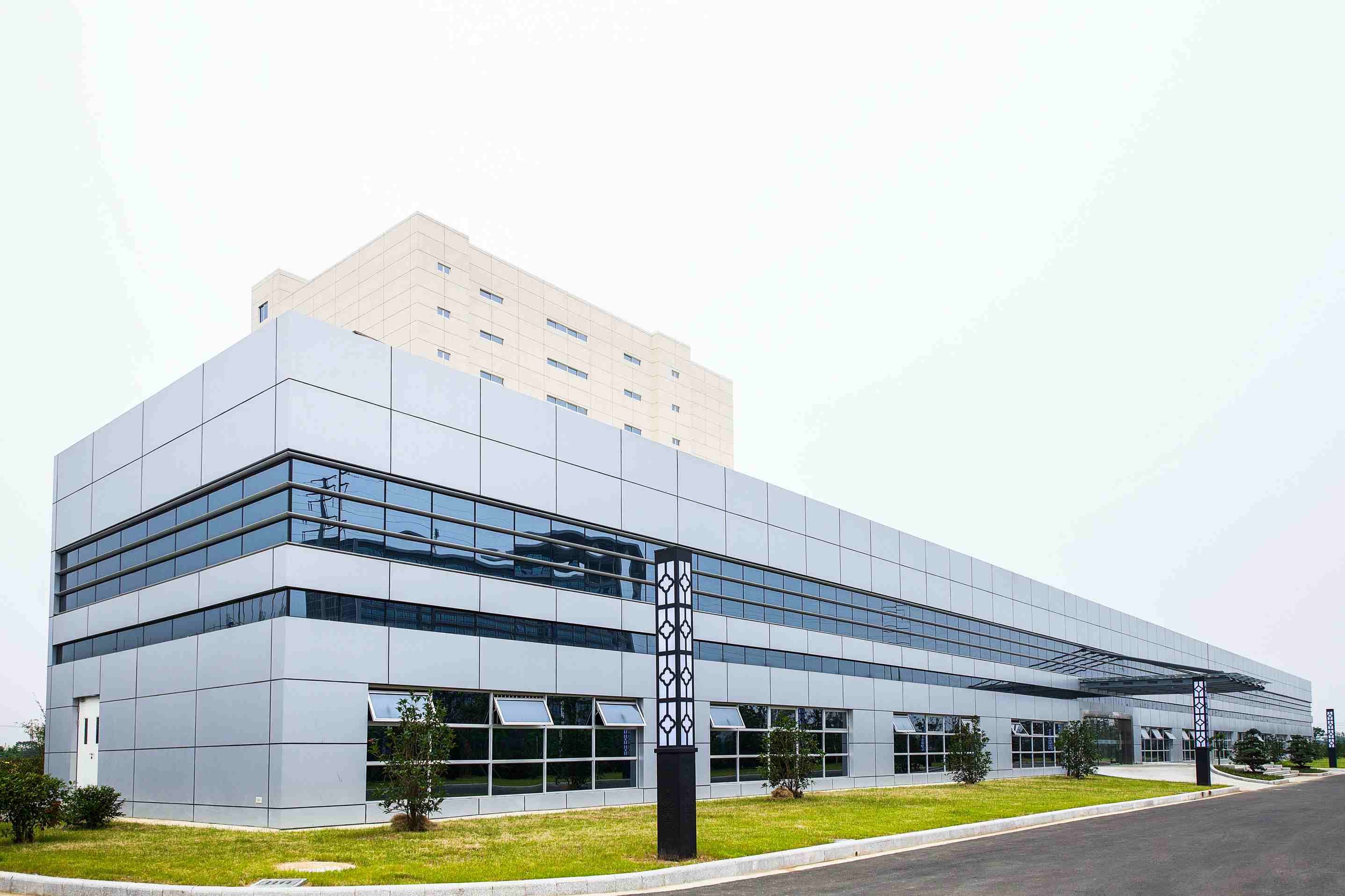 1615799939162001670.jpg 厂区照片侧面.jpg